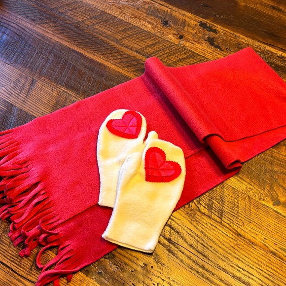 Red & Cream Fleece Scarf & Mitten Set - Perfect for February style!! - Picture 2 of 5